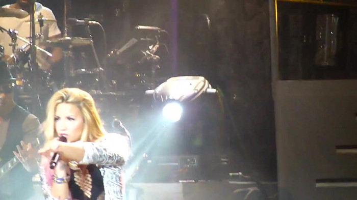 Entrance and All Night Long- Demi Lovato 09645 Entrance and All Night Long- Demi Lovato 09645