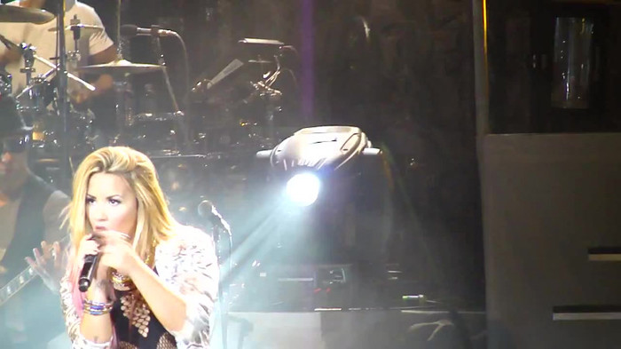 Entrance and All Night Long- Demi Lovato 09653 Entrance and All Night Long- Demi Lovato 09653