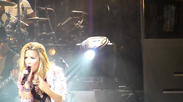 Entrance and All Night Long- Demi Lovato 09657 Entrance and All Night Long- Demi Lovato 09657
