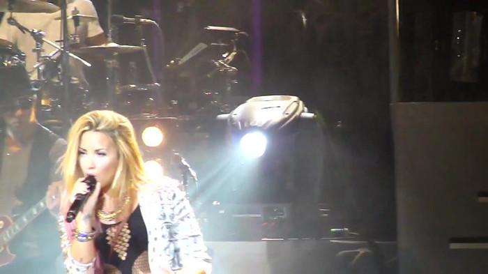 Entrance and All Night Long- Demi Lovato 09664 Entrance and All Night Long- Demi Lovato 09664