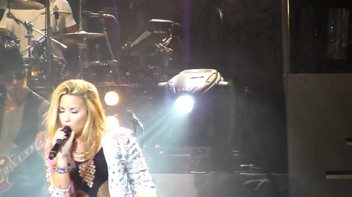 Entrance and All Night Long- Demi Lovato 09665 Entrance and All Night Long- Demi Lovato 09665