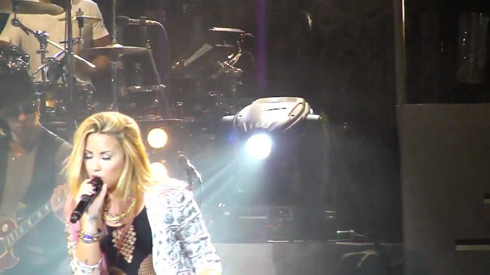 Entrance and All Night Long- Demi Lovato 09668 Entrance and All Night Long- Demi Lovato 09668