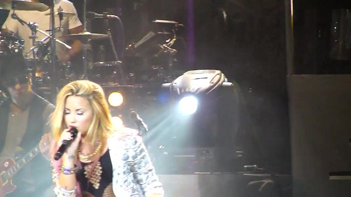 Entrance and All Night Long- Demi Lovato 09670 Entrance and All Night Long- Demi Lovato 09670