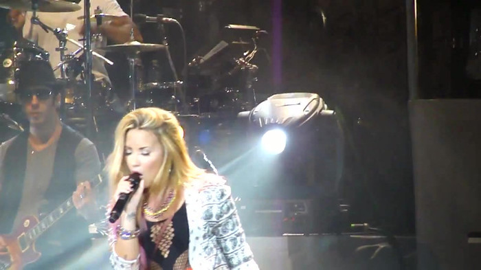 Entrance and All Night Long- Demi Lovato 09685 Entrance and All Night Long- Demi Lovato 09685