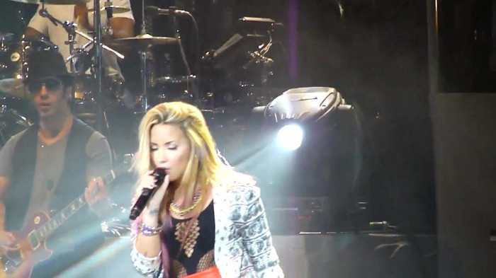 Entrance and All Night Long- Demi Lovato 09692 Entrance and All Night Long- Demi Lovato 09692