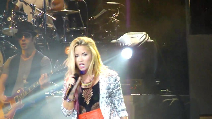 Entrance and All Night Long- Demi Lovato 09702 Entrance and All Night Long- Demi Lovato 09702