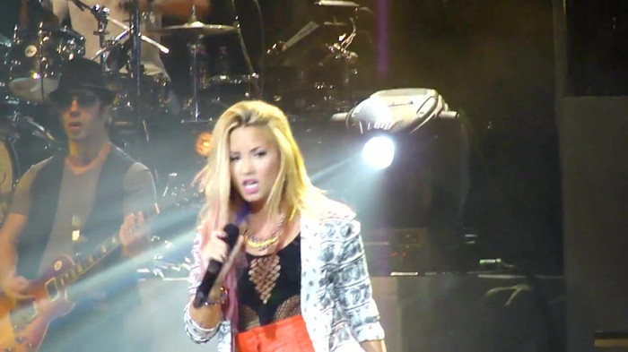 Entrance and All Night Long- Demi Lovato 09705 Entrance and All Night Long- Demi Lovato 09705