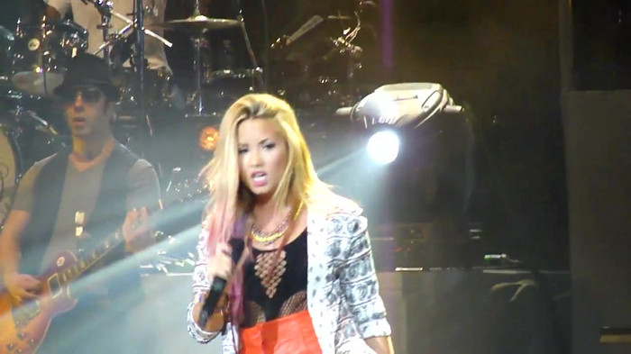 Entrance and All Night Long- Demi Lovato 09707 Entrance and All Night Long- Demi Lovato 09707