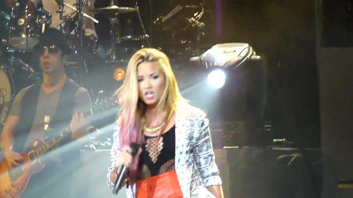 Entrance and All Night Long- Demi Lovato 09708 Entrance and All Night Long- Demi Lovato 09708