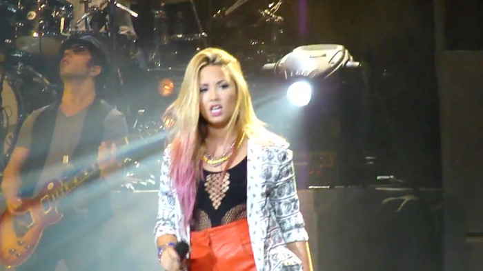 Entrance and All Night Long- Demi Lovato 09714 Entrance and All Night Long- Demi Lovato 09714