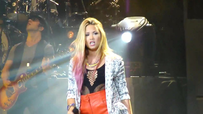 Entrance and All Night Long- Demi Lovato 09717 Entrance and All Night Long- Demi Lovato 09717