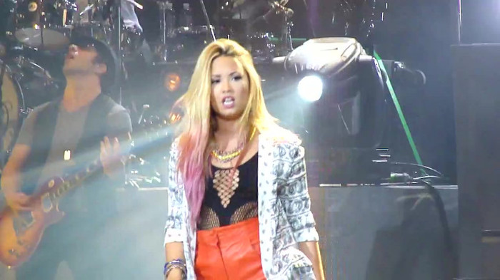 Entrance and All Night Long- Demi Lovato 09719 Entrance and All Night Long- Demi Lovato 09719