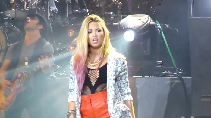 Entrance and All Night Long- Demi Lovato 09721 Entrance and All Night Long- Demi Lovato 09721