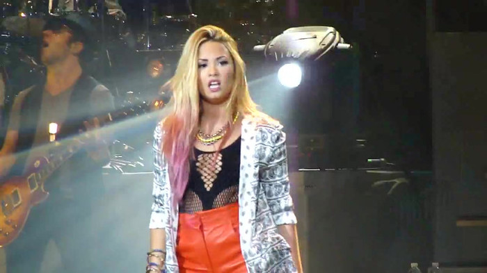 Entrance and All Night Long- Demi Lovato 09724 Entrance and All Night Long- Demi Lovato 09724