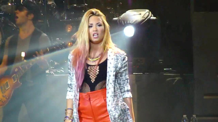 Entrance and All Night Long- Demi Lovato 09727 Entrance and All Night Long- Demi Lovato 09727