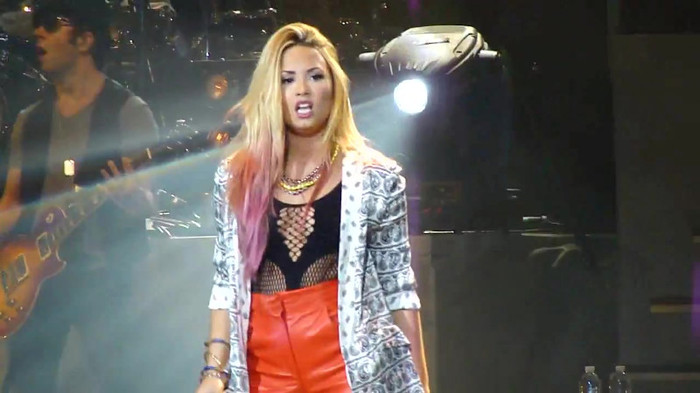 Entrance and All Night Long- Demi Lovato 09728 Entrance and All Night Long- Demi Lovato 09728