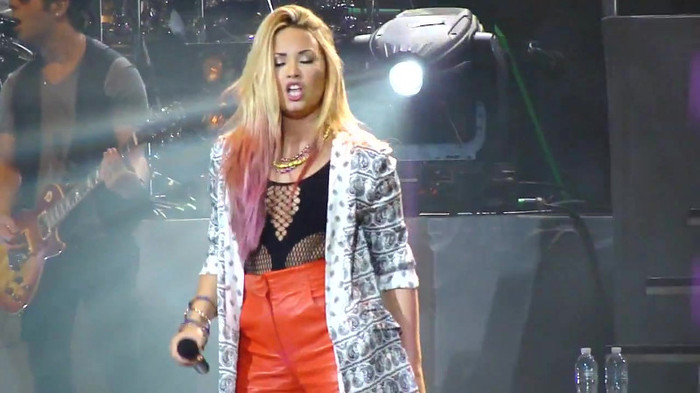 Entrance and All Night Long- Demi Lovato 09737 Entrance and All Night Long- Demi Lovato 09737