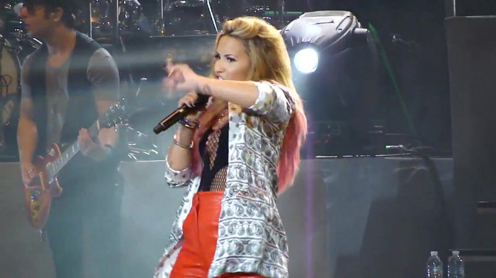 Entrance and All Night Long- Demi Lovato 09759 Entrance and All Night Long- Demi Lovato 09759