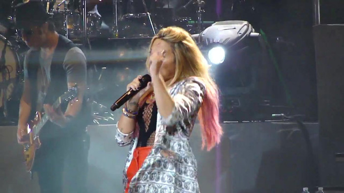 Entrance and All Night Long- Demi Lovato 09770 Entrance and All Night Long- Demi Lovato 09770