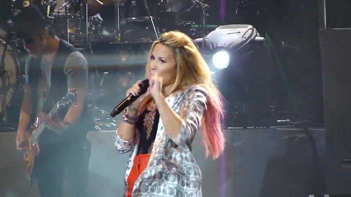 Entrance and All Night Long- Demi Lovato 09772 Entrance and All Night Long- Demi Lovato 09772