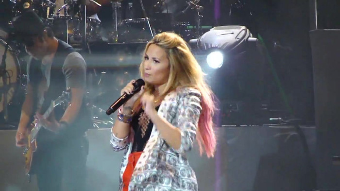 Entrance and All Night Long- Demi Lovato 09773 Entrance and All Night Long- Demi Lovato 09773