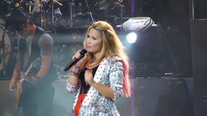 Entrance and All Night Long- Demi Lovato 09775 Entrance and All Night Long- Demi Lovato 09775