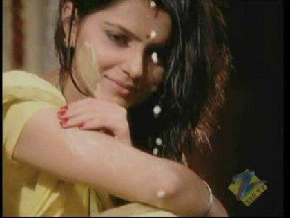 407697_343758132324478_1460059409_n - Rubina Dilaik