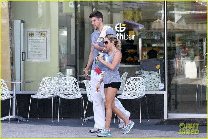 ashley-tisdale-scott-speer-equinox-gym-03 - Ashley Tisdale Is So Lucky to Have Such an Amazing Dad