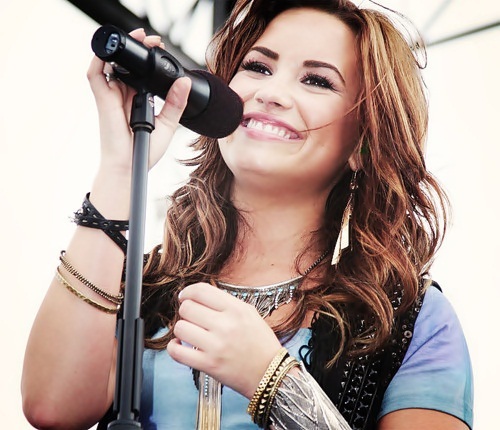 You don't know you're beautiful! If only you saw what I can see