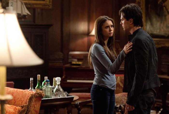 Damon :am plecat de aici    elena :stai al mai iubesc nu pot sa al parasesc o sa mai astept un timp - The vampire diaries banda
