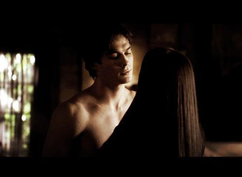presupun ca sti ce vrea Stefan sa faceti sus nu? - The vampire diaries banda