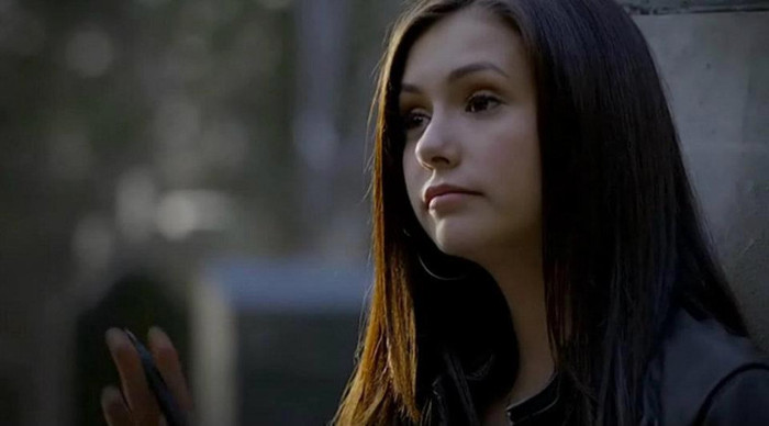 stiu dar fac asta sa nu asi dea seama de noi doi - The vampire diaries banda