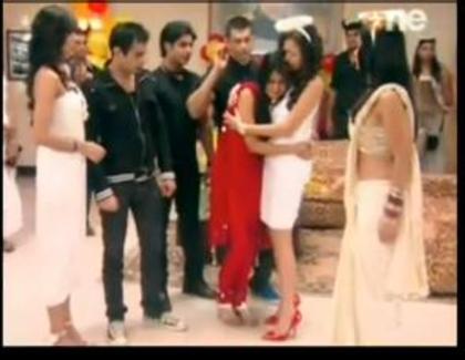 548430_305764089497853_413347084_n