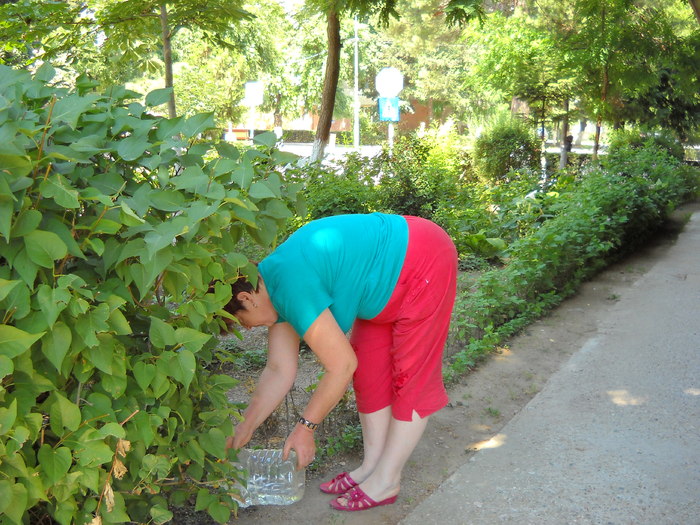 DSCN1772; Eu in gradina
