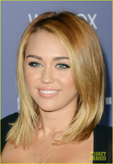 miley-cyrus-liam-hemsworth-australians-in-film-awards-13 - Miley Cyrus Australians in Film Awards with Liam Hemsworth