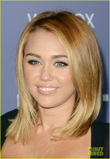 miley-cyrus-liam-hemsworth-australians-in-film-awards-13