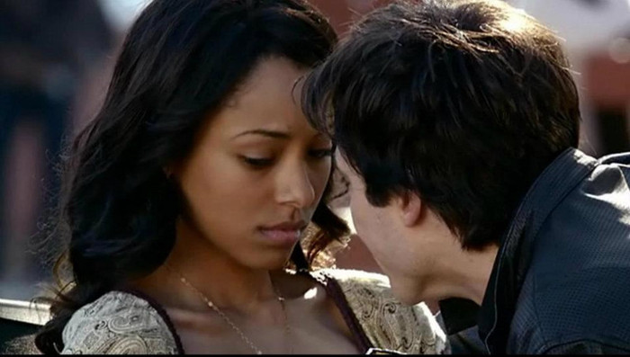 Bonnie Elena e ocupata cu Stefan.a si daca o mai vezi spunei cu mine sa nu mai vb!. - The vampire diaries banda