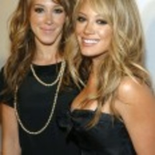 Hilary_Duff_1223915499_2
