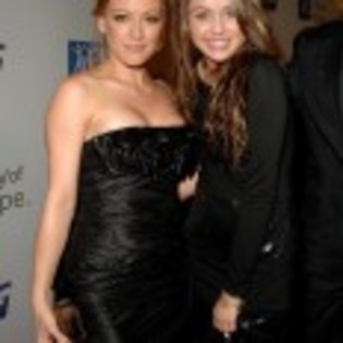 Hilary_Duff_1223915627_3