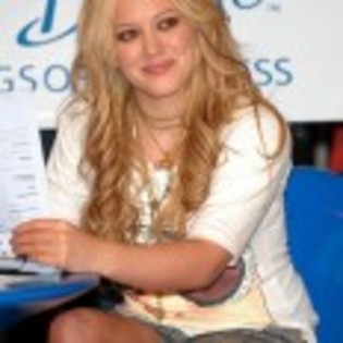 Hilary_Duff_1223915864_0