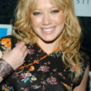 Hilary_Duff_1223915894_2