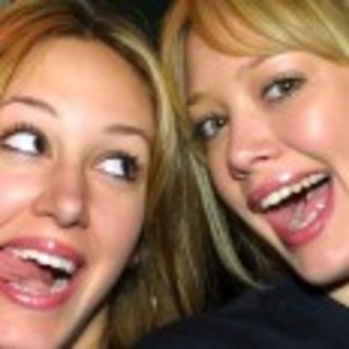 Hilary_Duff_1223915899_4