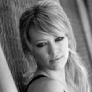 Hilary_Duff_1223916485_2