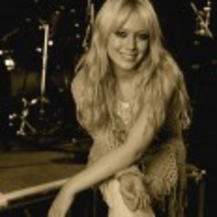 Hilary_Duff_1223916528_1
