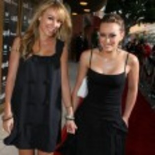 Hilary_Duff_1223916783_3