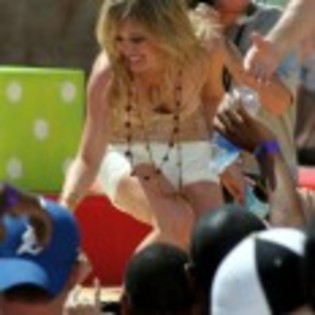 Hilary_Duff_1223916827_2