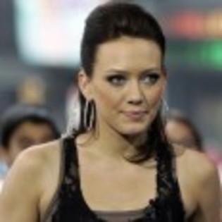 Hilary_Duff_1223916911_3