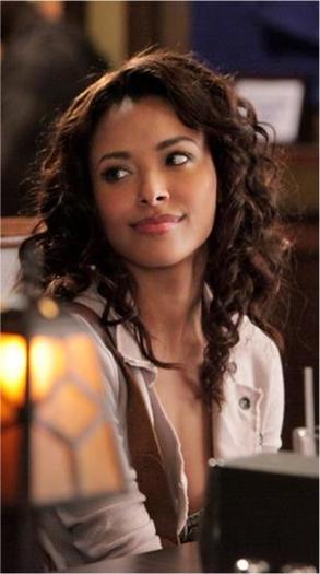 buna Damon si Bonnie la fel androgastita de Damon - The vampire diaries banda
