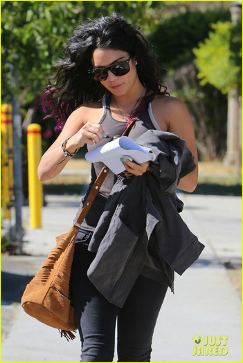 vanessa-hudgens-takes-care-business-02