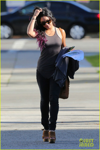 vanessa-hudgens-takes-care-business-03 - Vanessa Hudgens Have You Voted For the Teen Choice Awards